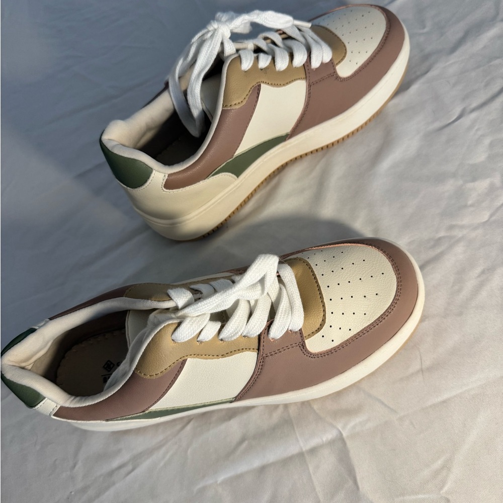 Cutest Lace Up Casual Shoes! Women’s size 7.5 Never Worn!